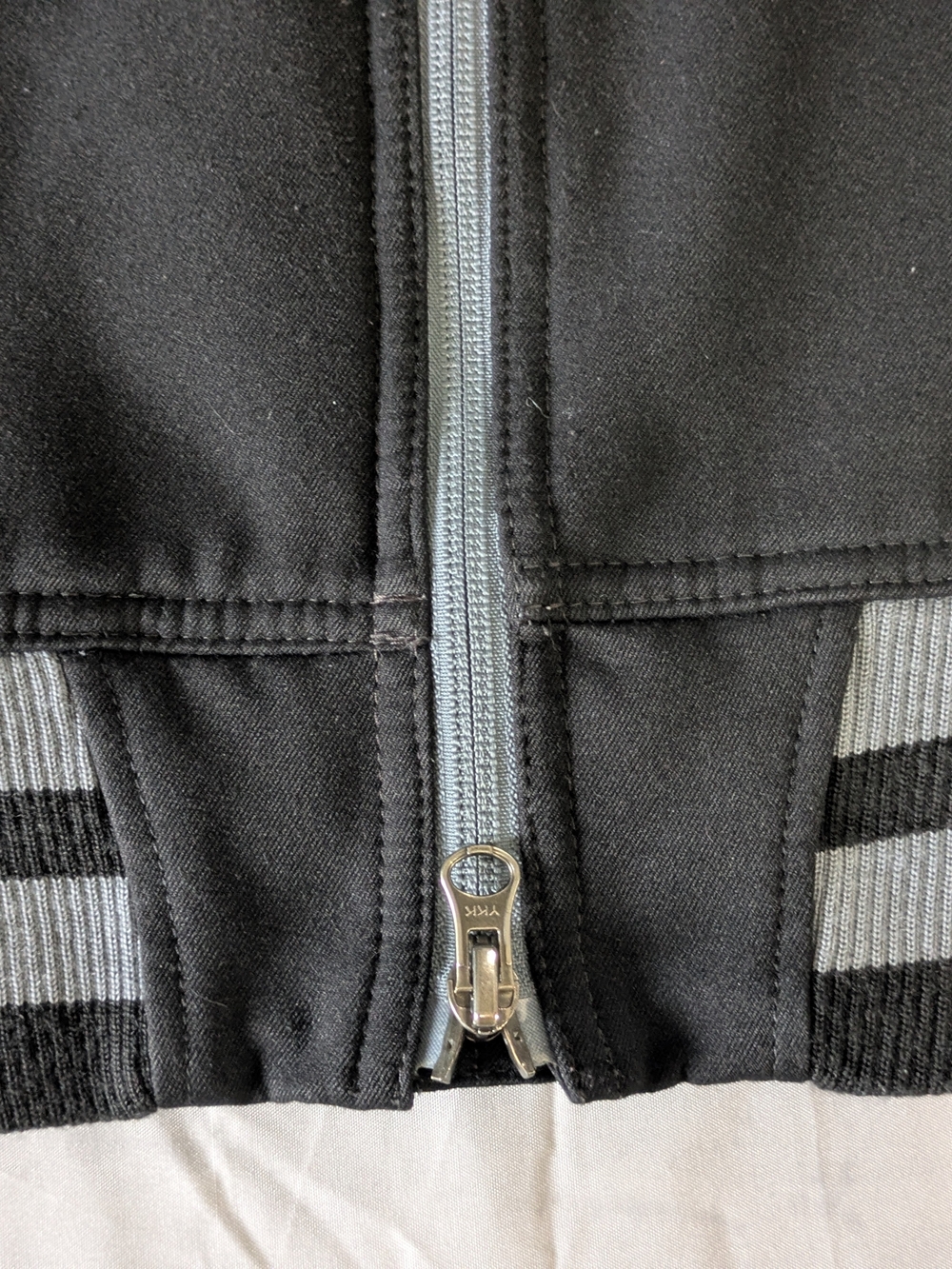 SIMS Women’s Medium Softshell Bomber Jacket Black Grey Ribbed Trim Zip Up Y2K - Picture 4 of 8